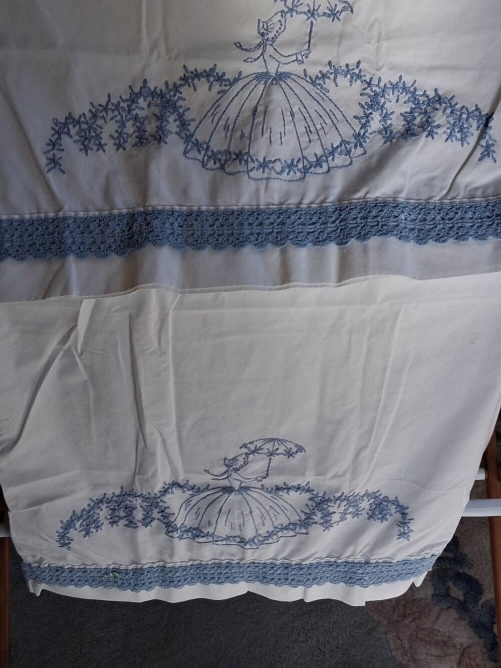 Vintage Hand‑Embroidered Southern Belle Pillowcase Set (4) Crochet Trim - Picture 3 of 11